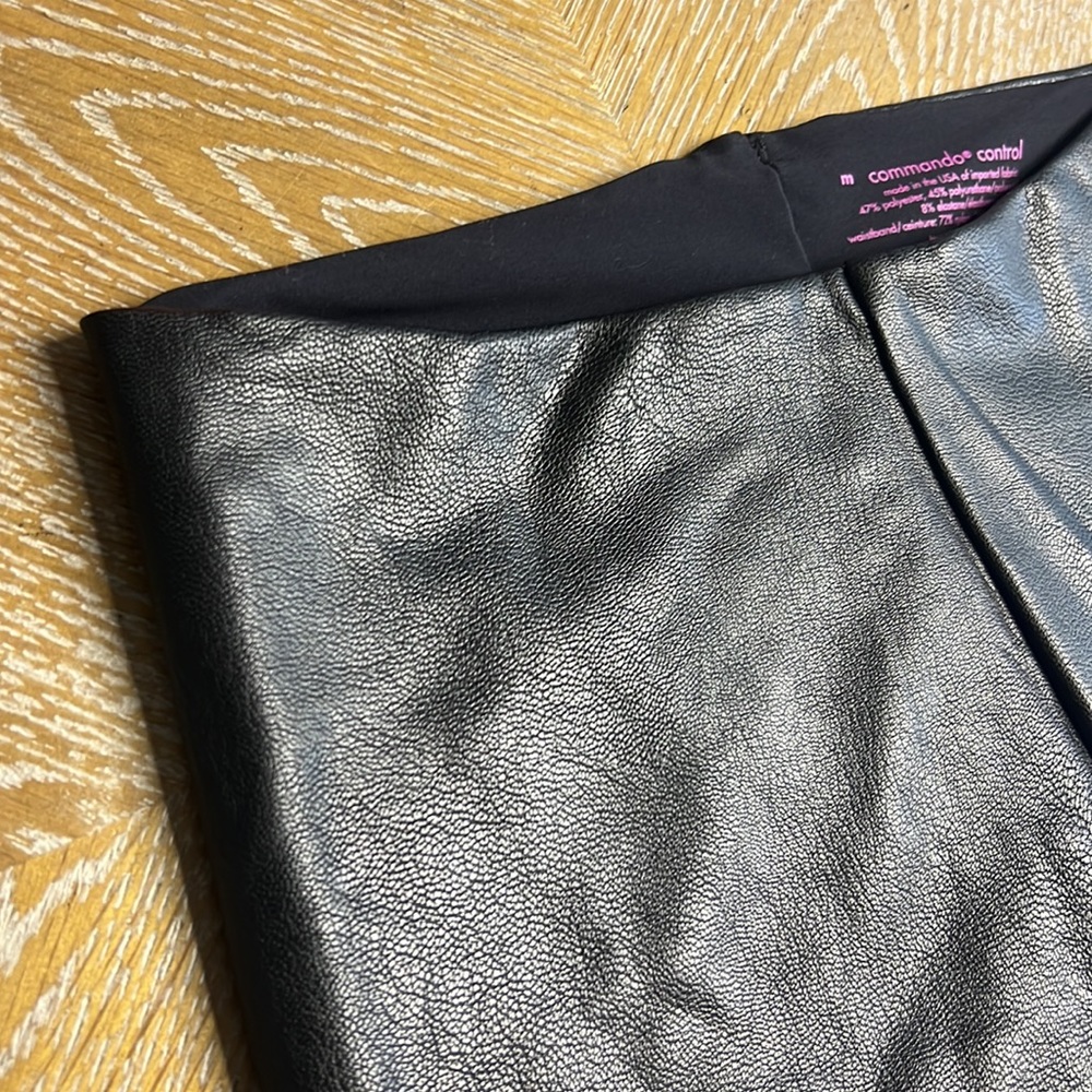 COMMANDO CONTROL High Waisted Raw Hem Black Faux Leather Legging M - Picture 8 of 13